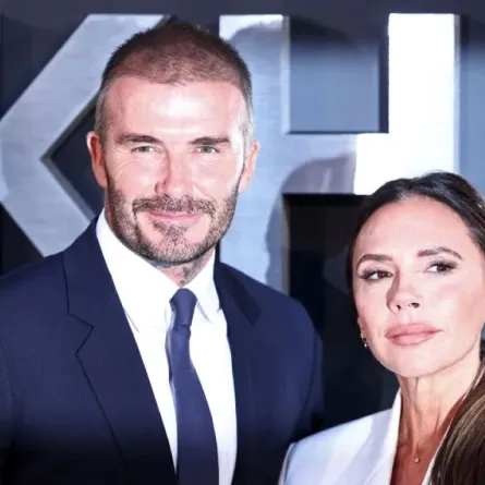 ديفيد بيكهام وزوجته فيكتوريا بيكهام في لندن (David Beckham and his wife Victoria Beckham in London). مصدر الصورة: HENRY NICHOLLS / AFP