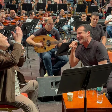 محمد ثروت وهاني شاكر أثناء تقديم بروفات دويتو بلدي- الصورة من المركز الإعلامي للفنان محمد ثروت 