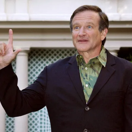 روبن ويليامز في باريس ( Robin Williams in paris). مصدر الصورة: GUILLOT / AFP