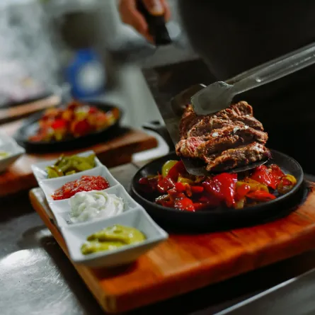 حلم أكل اللحم - الصورة تعبيرية