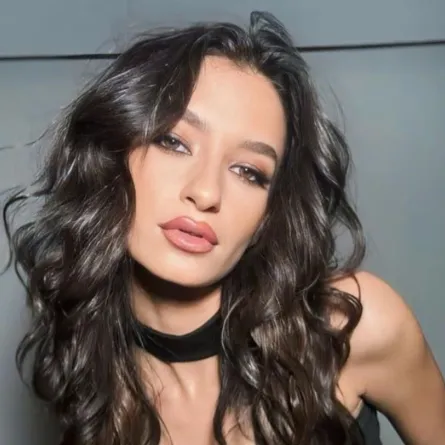أميرة أديب - الصورة من صفحتها على فيسبوك