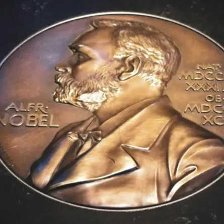 فوز الكاتب المجري لازلو كراسناهوركاي بجائزة نوبل للأدب 2025 