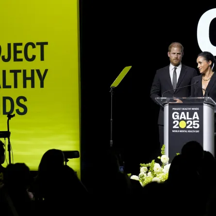 الأمير هاري وميغان ماركل خلال كلمتهما في حفل Project Healthy Minds بمناسبة اليوم العالمي للصحة النفسية- مصدر الصورة Ilya S. Savenok / GETTY IMAGES NORTH AMERICA / Getty Images via AFP