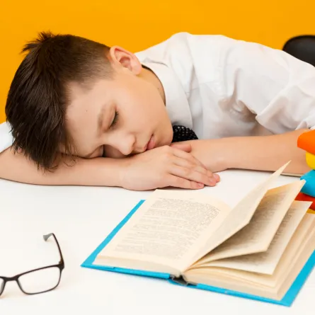 صورة لطفل كسول