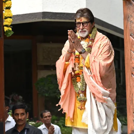 أميتاب باتشان في مومباي (Amitabh Bachchan in Mumbai). مصدر الصورة: SUJIT JAISWAL / AFP