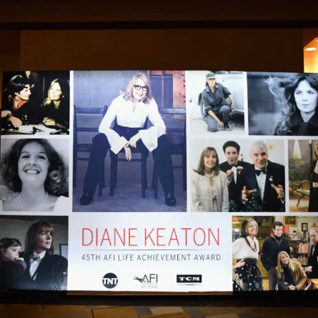 صور للممثلة ديان كيتون عُرضت في حفل تكريمها بجائزة الإنجاز مدى الحياة من معهد الفيلم الأمريكي في مسرح دولبي.(Emma McIntyre/Getty Images for Turner/AFP – Getty Images via AFP)