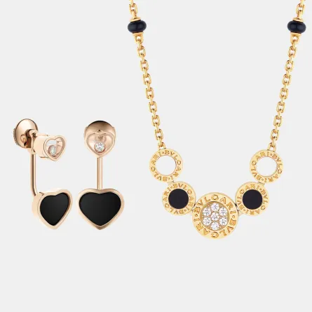 مجوهرات الحجر الأسود