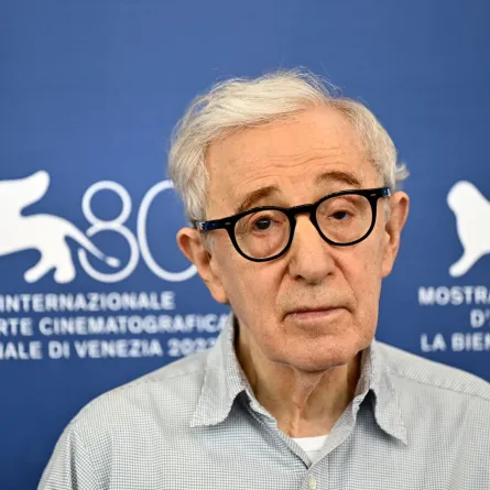 وودي آلن Woody Allen في مهرجان فينيسيا السينمائي 2025. مصدر الصورة: GABRIEL BOUYS / AFP