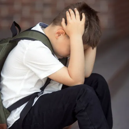 صورة طفل يعاني من المشاكل