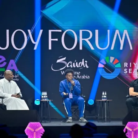 جلسة Stream to Mainstream في جوي فوروم 2025 يشارك فيها مستر بيست، أي شو سبيد، وتيري كروز - الصورة من حساب هيئة الترفيه على منصة X