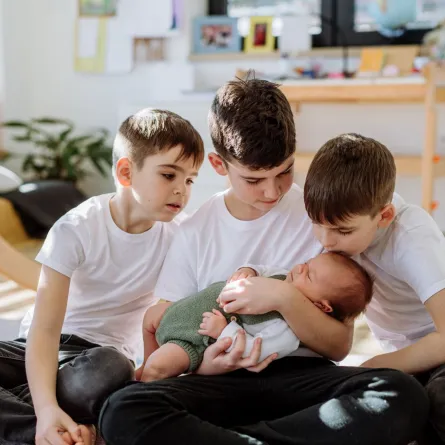 صورة 4 أطفال