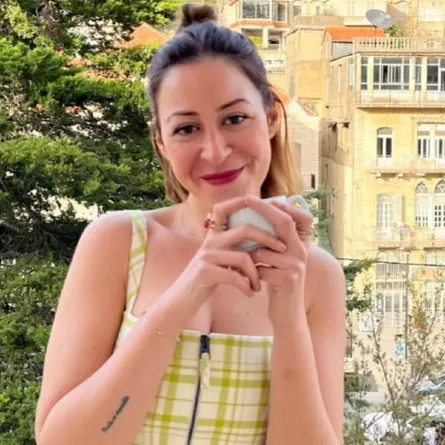 علاقة إنسانية تجمعهما منذ 23 عامًا.. ماذا قالت منة شلبي عن يسرا؟