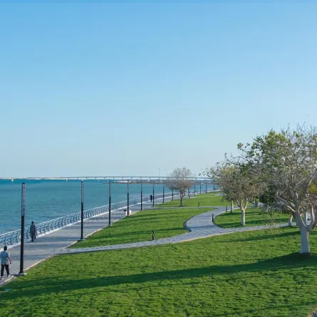 كورنيش الخبر. مصدر الصورة منصة الصور السعودية 