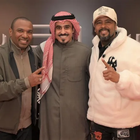 فرقة ميامي مع مدير روتانا في الكويت محمد الفضلي- الصورة من حسابهم على الانستغرام