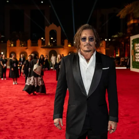 جوني ديب في مهرجان البحر الأحمر السينمائي الدولي 2024 في جدة، المملكة العربية السعودية (Johnny Depp at the Red Sea International Film Festival 2024 in Jeddah, Saudi Arabia). مصدر الصورة: Ammar ABD RABBO / Factstory for the Red Sea International Festival (RSFF) / AFP