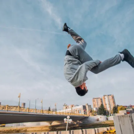 تفسير حُلم السقوط من مكان مرتفع في المنام