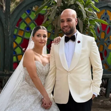 حاتم صلاح وعروسه - الصورة من مكتبه الصحفي