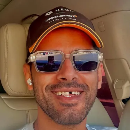 بعد أنباء انفصالهما.. حمدي الميرغني يظهر مع زوجته إسراء عبد الفتاح في باريس