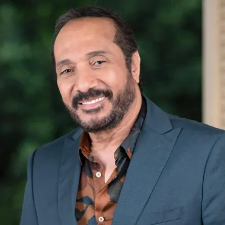 علي الحجار برفقة زوجته في لحظات رومانسية