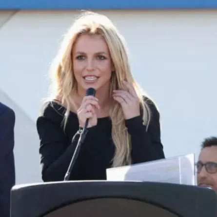 بريتني سبيرز Britney Spears في حفل افتتاح جمعية خاصة بسرطان الأطفال (مصدر الصورة: Gabe Ginsberg / GETTY IMAGES NORTH AMERICA / Getty Images via AFP)