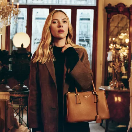 الحملة الاعلانية لحقيبة Galleria من برادا Prada مع سكارليت جوهانسون - الصورة من العلامة