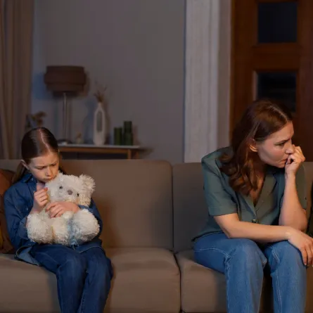 صورة تعبر عن أم مؤذية