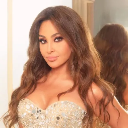 إليسا تحتفل بيوم ميلادها مع السقا وكريم فهمي وماجد المصري