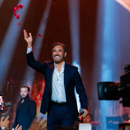 كاظم الساهر -الصورة من المركز الاعلامي لشركة بنش