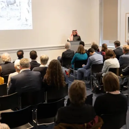 مكتبة الملك عبدالعزيز العامة تطلق معرضًا مصوّرًا يضم صورًا تاريخية نادرة - الصورة من واس