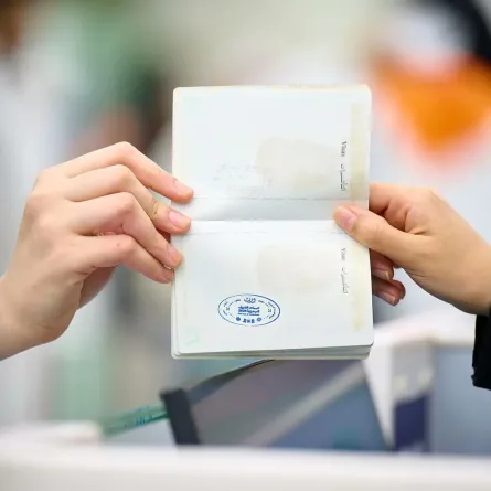 ختم خاص بعام الحرف اليدوية 2025 - الصورة من وكالة الأنباء السعودية "واس"