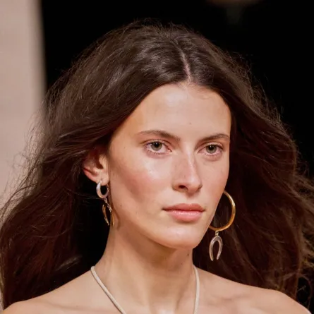 ماسكات طبيعية بدلا من قص أطراف شعرك المتقصفة 