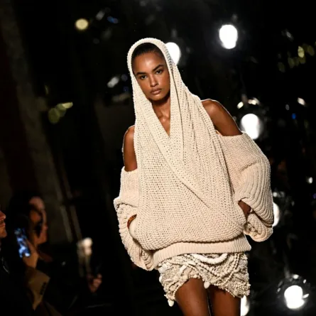 عرض أزياء بالمان Balmain - ( مصدر الصورة JULIEN DE ROSA / AFP)