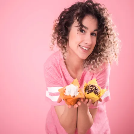  حلم تناول الحلويات في المنام - مصدر الصورة: Freepik by pvproductions