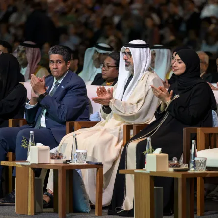 الشيخ خالد بن محمد بن زايد آل نهيان، ولي عهد أبوظبي رئيس المجلس التنفيذي لإمارة أبوظبي خلال افتتاح المؤتمر العالمي للحفاظ على الطبيعة - الصورة من وكالة الأنباء الإماراتية "وام"