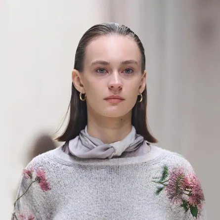 روتين العناية بالشعر الخفيف دليلكِ لشعر أقوى وكثافة ساحرة