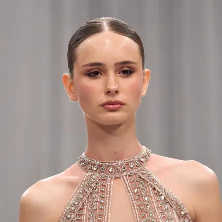 حيلٌ لتقليل مظهر المسام الواسعة بالمكياج