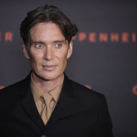 كيليان مورفي في العرض الأول لفيلم أوبنهايمر في باريس (Cillian Murphy at the Paris premiere of Oppenheimer ). مصدر الصورة: JULIEN DE ROSA / AFP