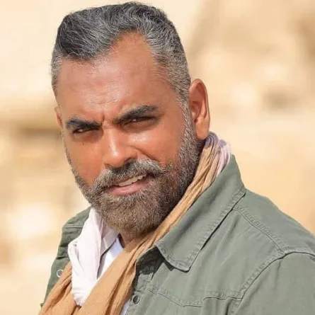 شقيق أمير كرارة يمر بوعكة صحية ويخضع لعملية جراحية