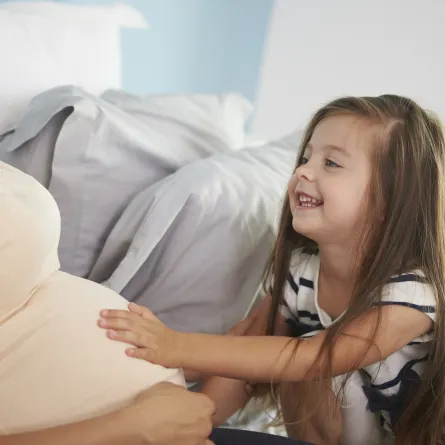 صورة لأم مع ابنتها