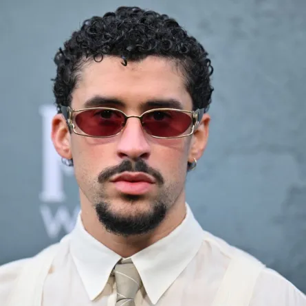 باد باني في سينما ريغال يونيون سكوير في نيويورك ( Bad Bunny at the Regal Union Square in New York). مصدر الصورة: ANGELA WEISS / AFP