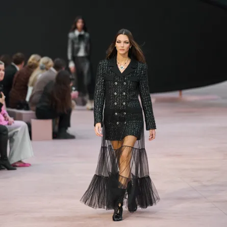 إطلالة من شانيل Chanel - الصورة من Launchmetrics/Spotlight ©