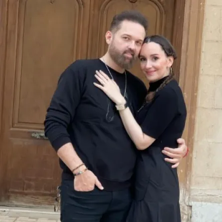 محمد محمود عبد العزيز وزوجته سارة - الصورة من حسابها على فيس بوك