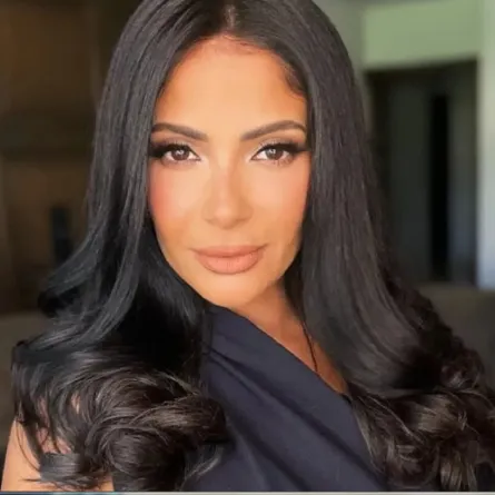 هل ستخضع منى زكي للتجميل قريباً؟ الفنانه تجييب بصراحة