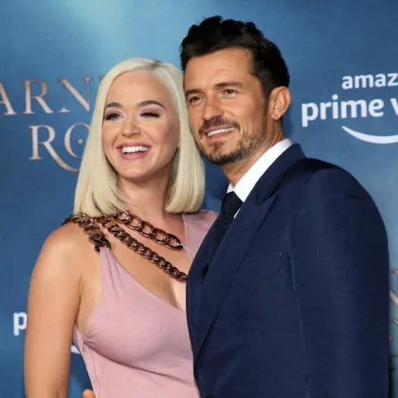 كاتي بيري وأورلاندو بلوم في كاليفورنيا ( Katy Perry and Orlando Bloom in California ). مصدر الصورة: Phillip Faraone / GETTY IMAGES NORTH AMERICA / Getty Images via AFP
