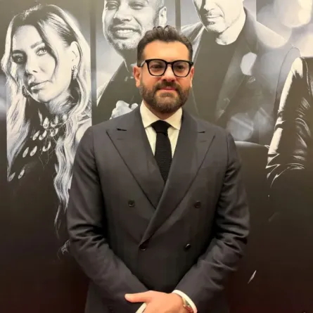 عمرو يوسف- الصورة خاصة بسيدتي من تصوير زكية البلوشي