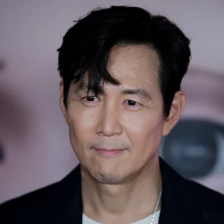 لي جونغ جاي Lee Jung-jae بطل "Nice To Not Meet You" في نيويورك . مصدر الصورة:  Leonardo Munoz / AFP