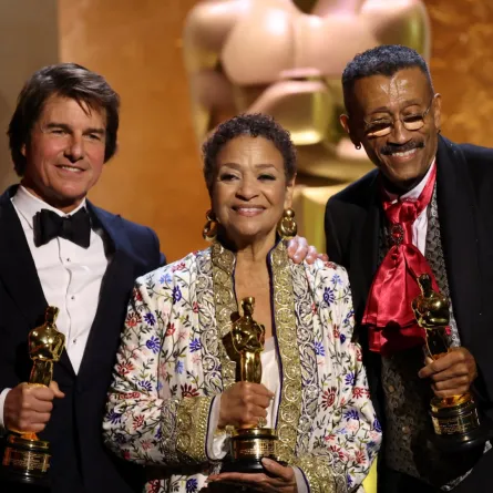 توم كروزTom Cruise، ديبي ألين Debbie Allen ووين توماس and Wynn Thomas. مصدر الصورة: Michael Tran / AFP