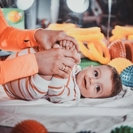 صورة لطفل يبتسم