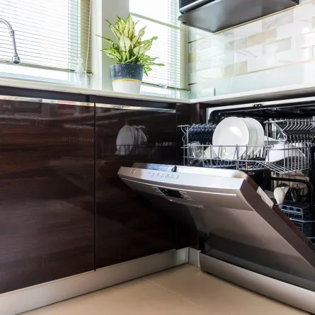 غسالة أطباق مدمجة بخزائن المطبخ