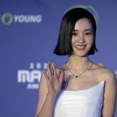 كيم تاي ري بطلة مسلسل Twenty-Five Twenty-One في مدينة أوساكا (Kim Tae-ri, the star of the drama Twenty-Five Twenty-One  in Osaka  ). مصدر الصورة: Philip FONG / AFP